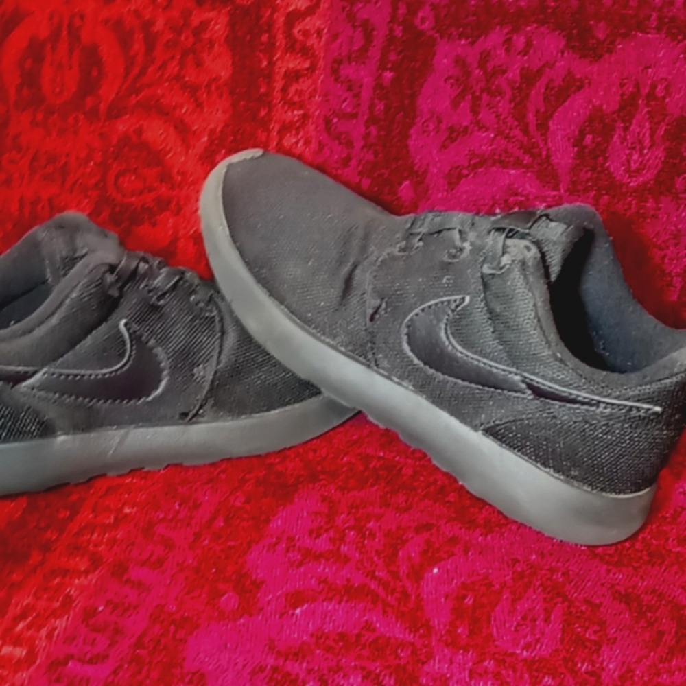 Solid Black Nike Roshe. Little boys size 2